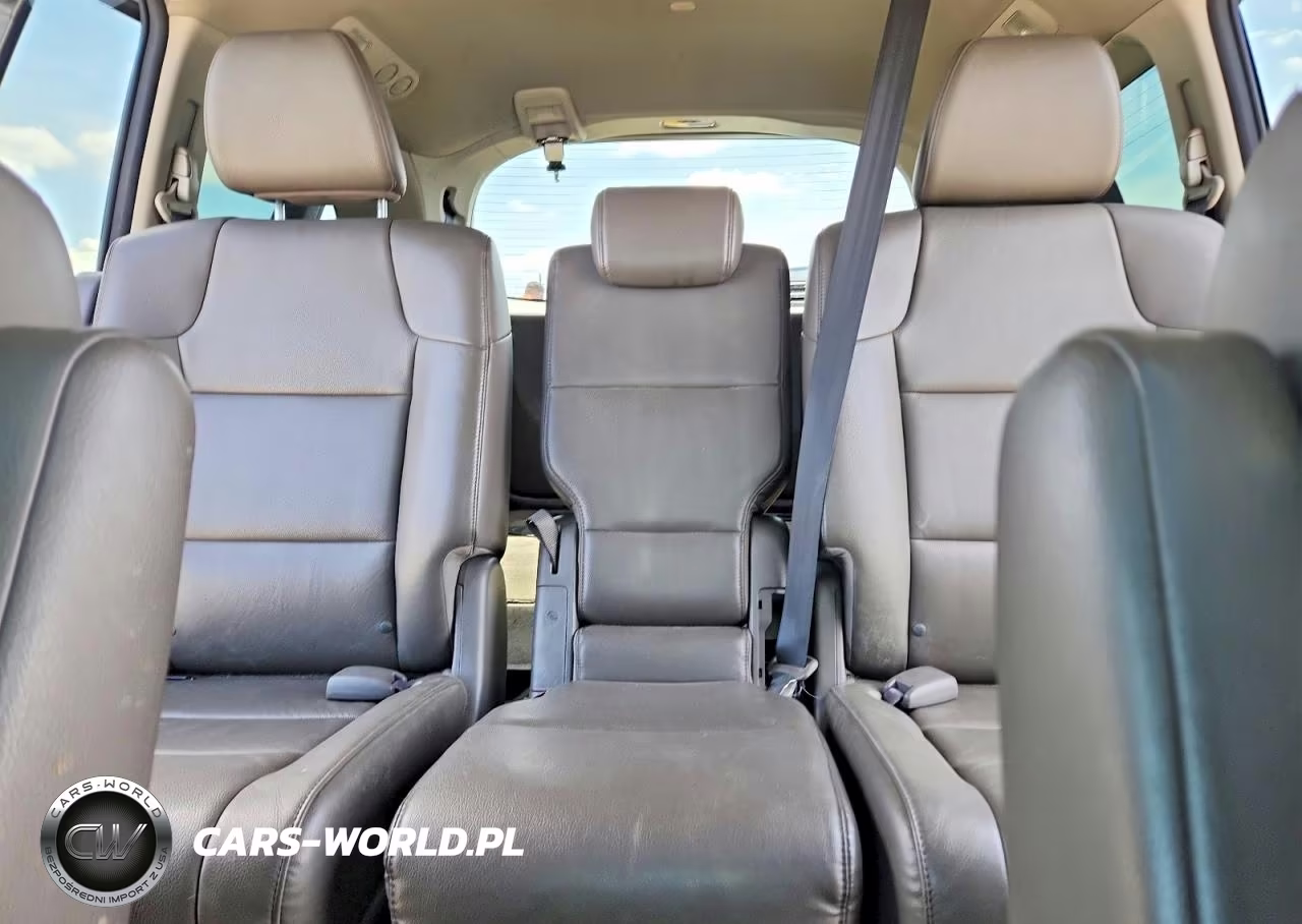 2015 Honda Odyssey Touring VIN:5FNRL5H97FB090773 - 10