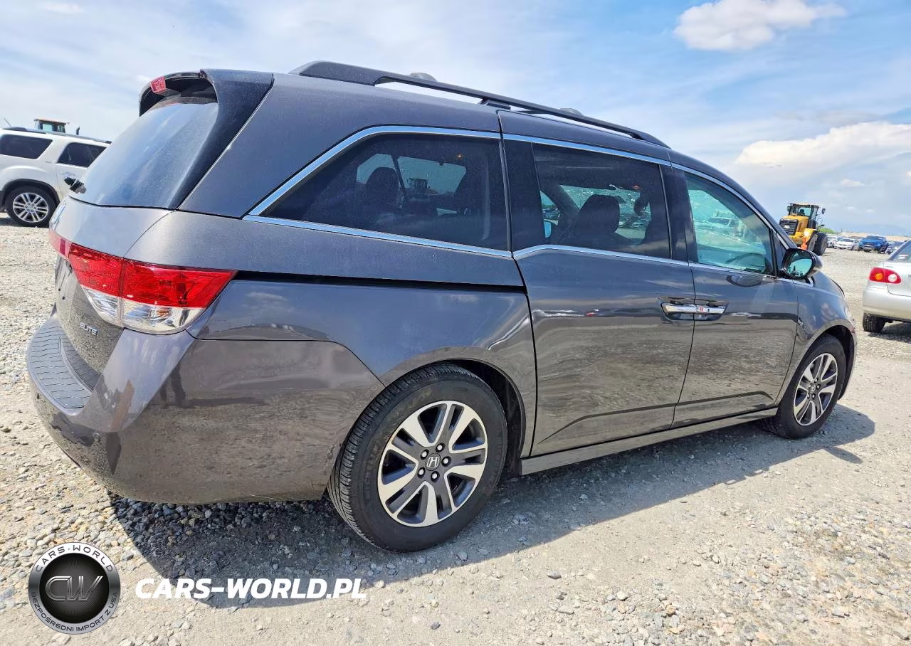 2015 Honda Odyssey Touring VIN:5FNRL5H97FB090773 - 3