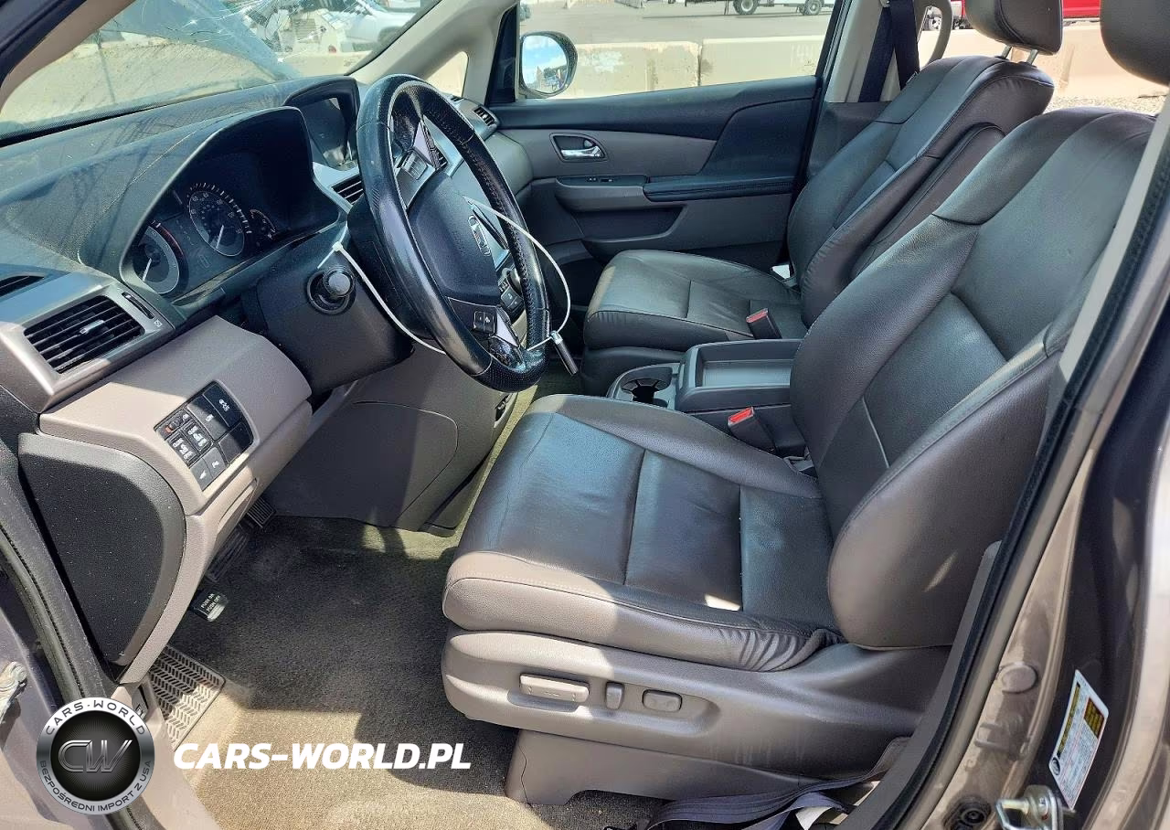 2015 Honda Odyssey Touring VIN:5FNRL5H97FB090773 - 7