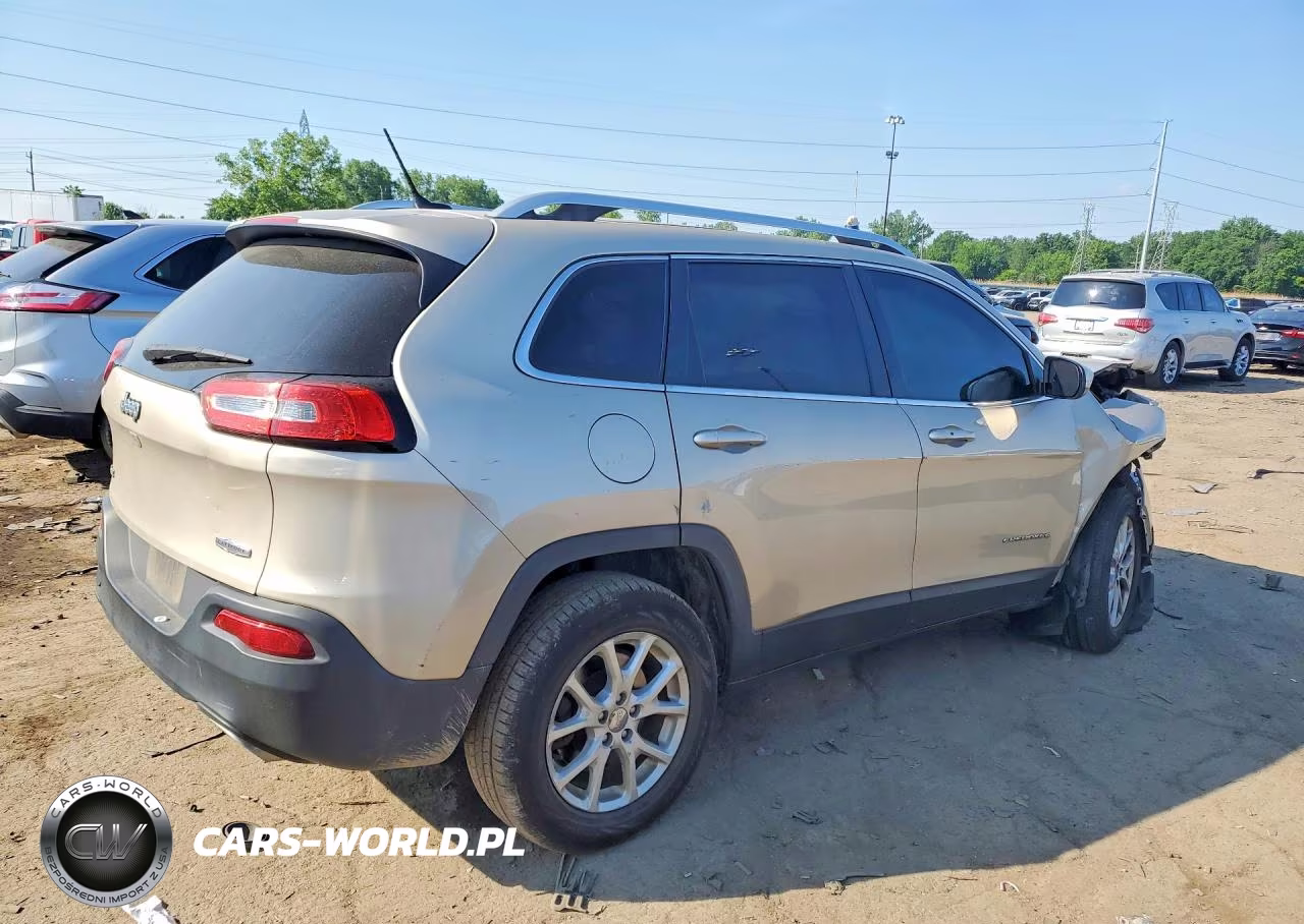 2015 Jeep Cherokee Latitude VIN:1C4PJMCS5FW501245 - 3