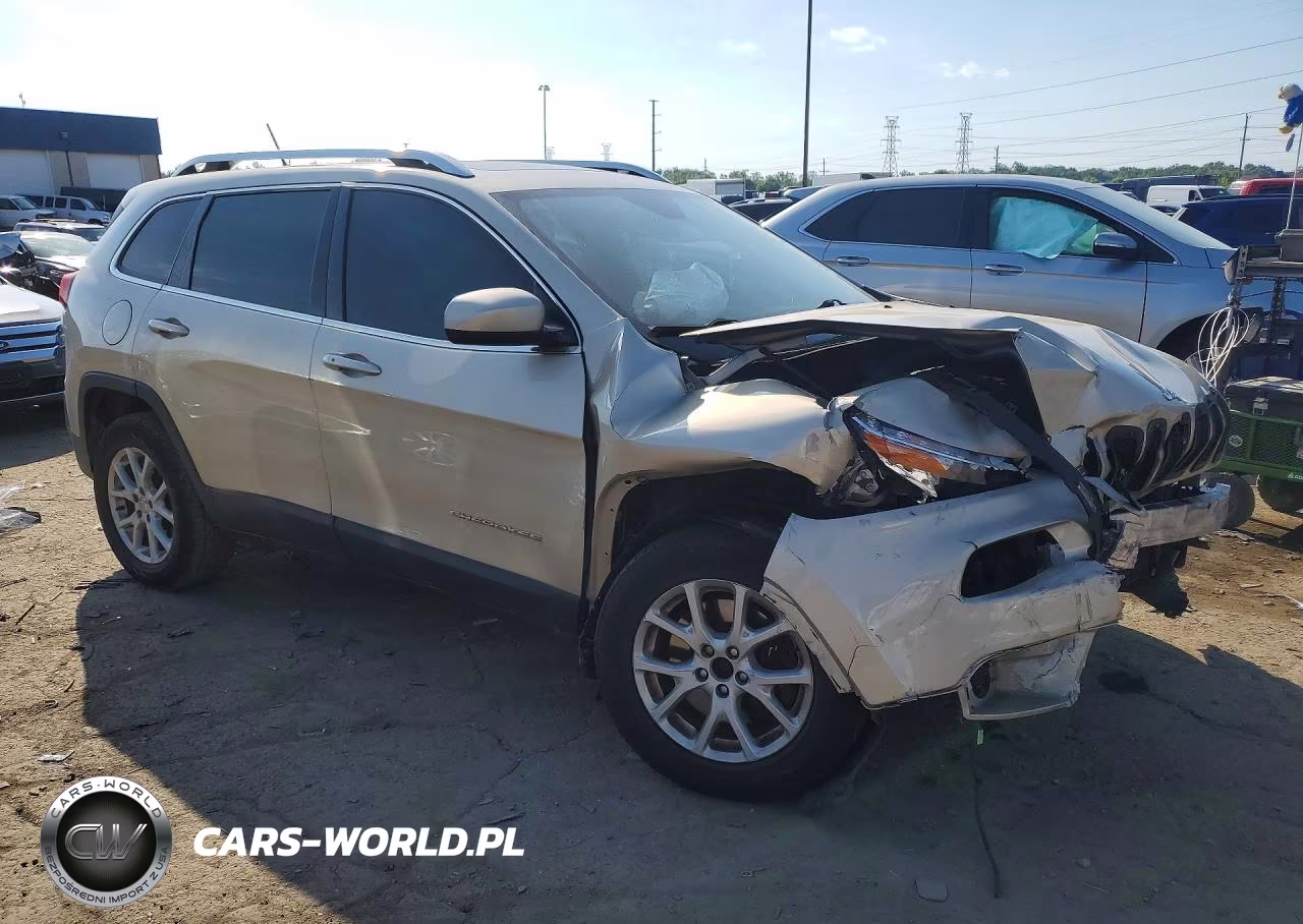 2015 Jeep Cherokee Latitude VIN:1C4PJMCS5FW501245 - 4