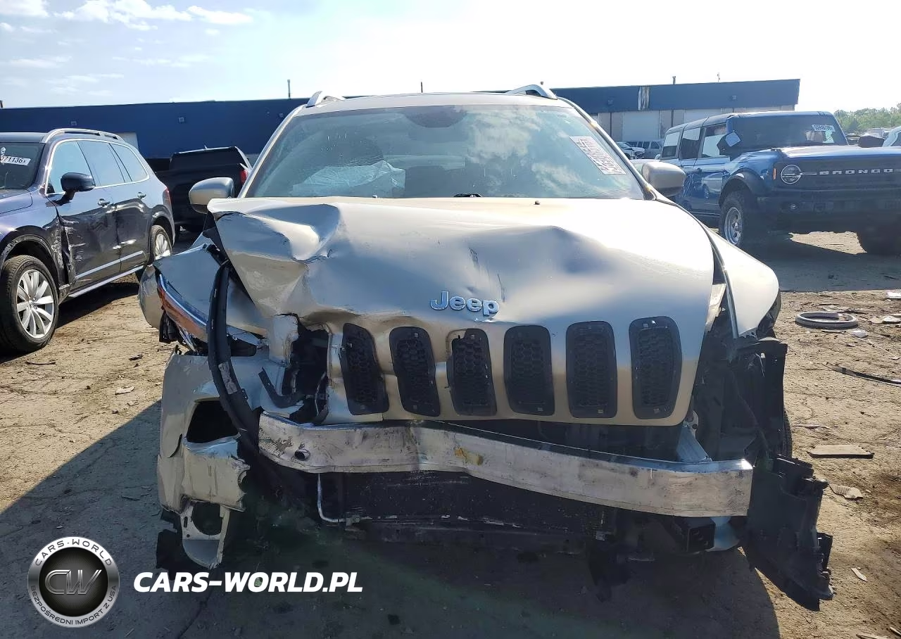 2015 Jeep Cherokee Latitude VIN:1C4PJMCS5FW501245 - 5