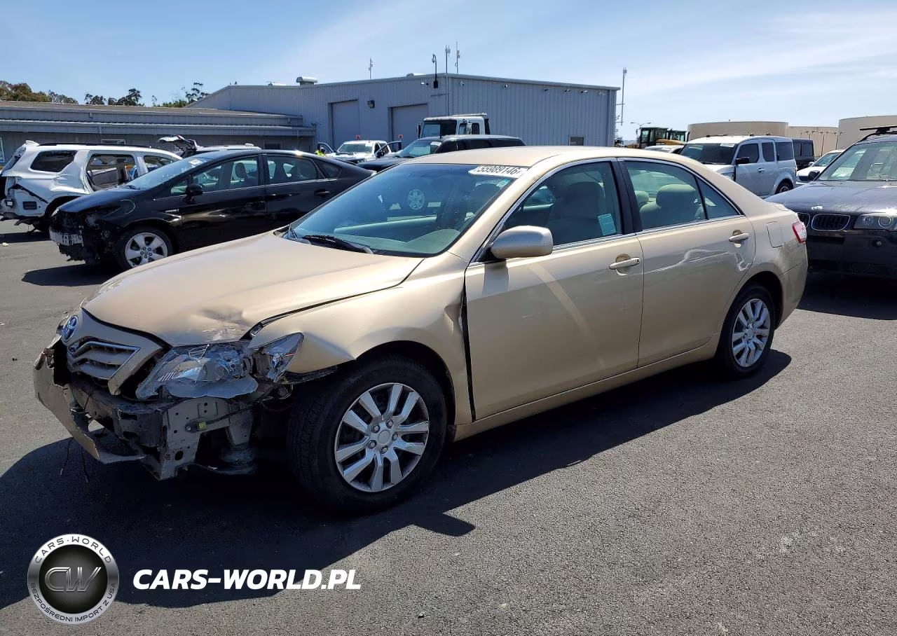 2010 Toyota Camry Le V6 – zdjęcie 1 z 12