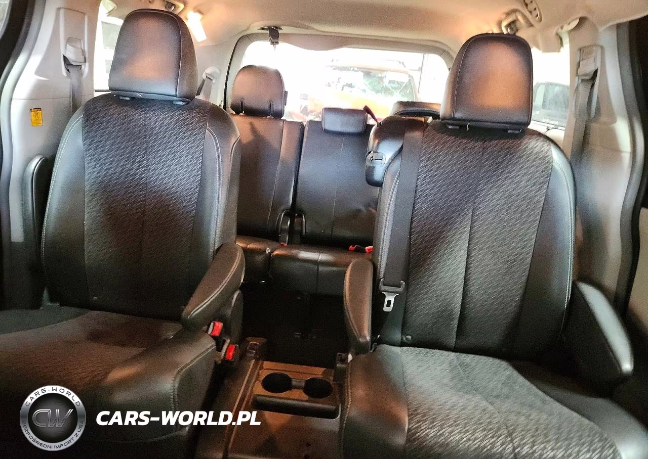 2025 Toyota Sienna Sport VIN:5TDXK3DC0BS064151 - 10