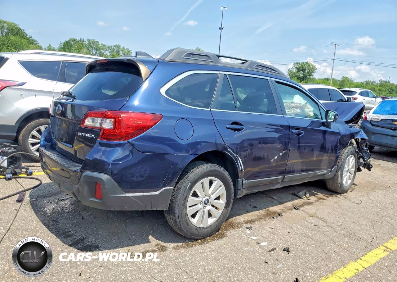 2018 Subaru Outback 2.5I Premium VIN:4S4BSAFC2J3254427 - 3