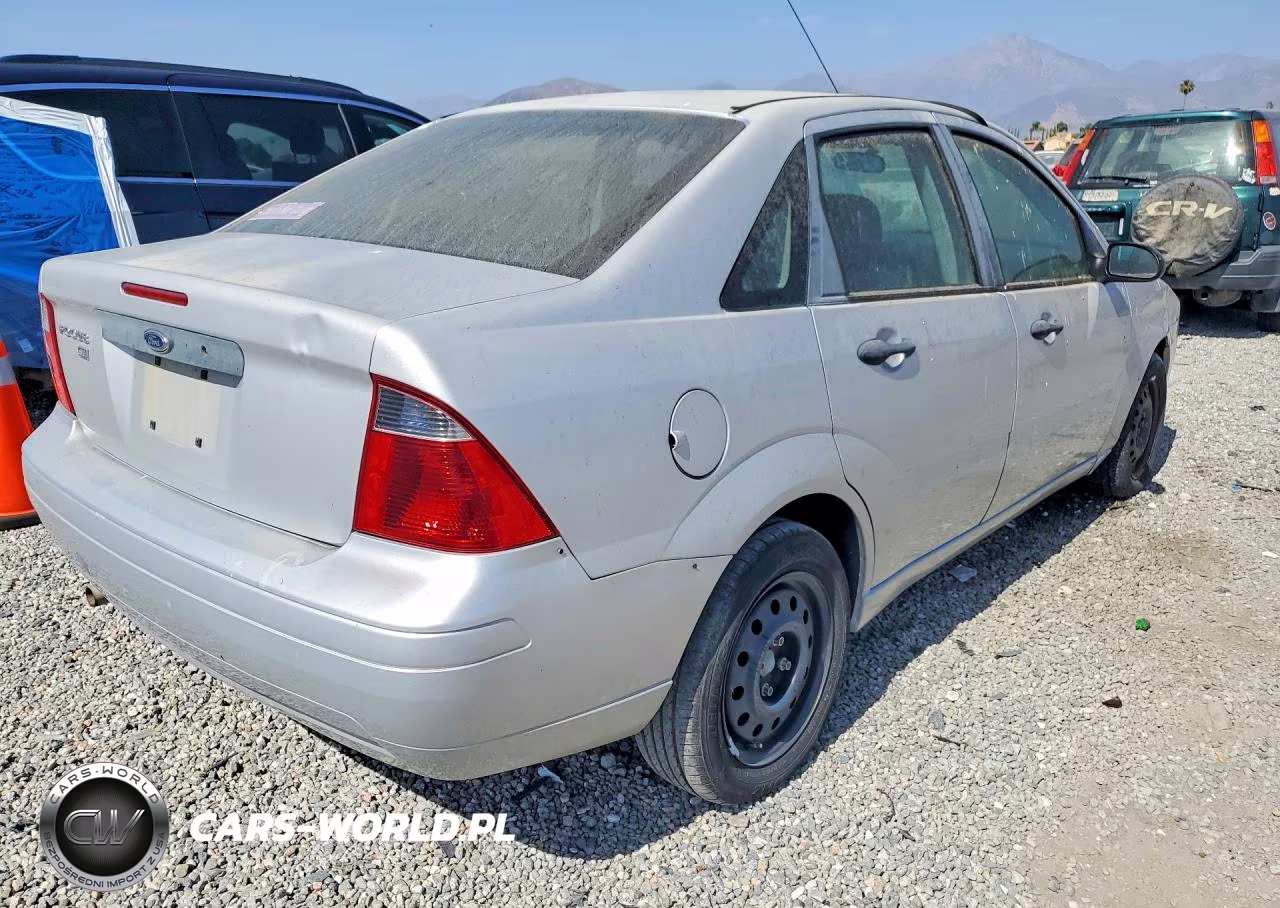 2007 Ford Focus VIN:1FAHP34NX7W232124 - 3