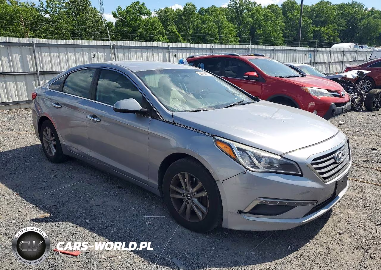 2015 Hyundai Sonata Se VIN:5NPE24AF2FH057175 - 4
