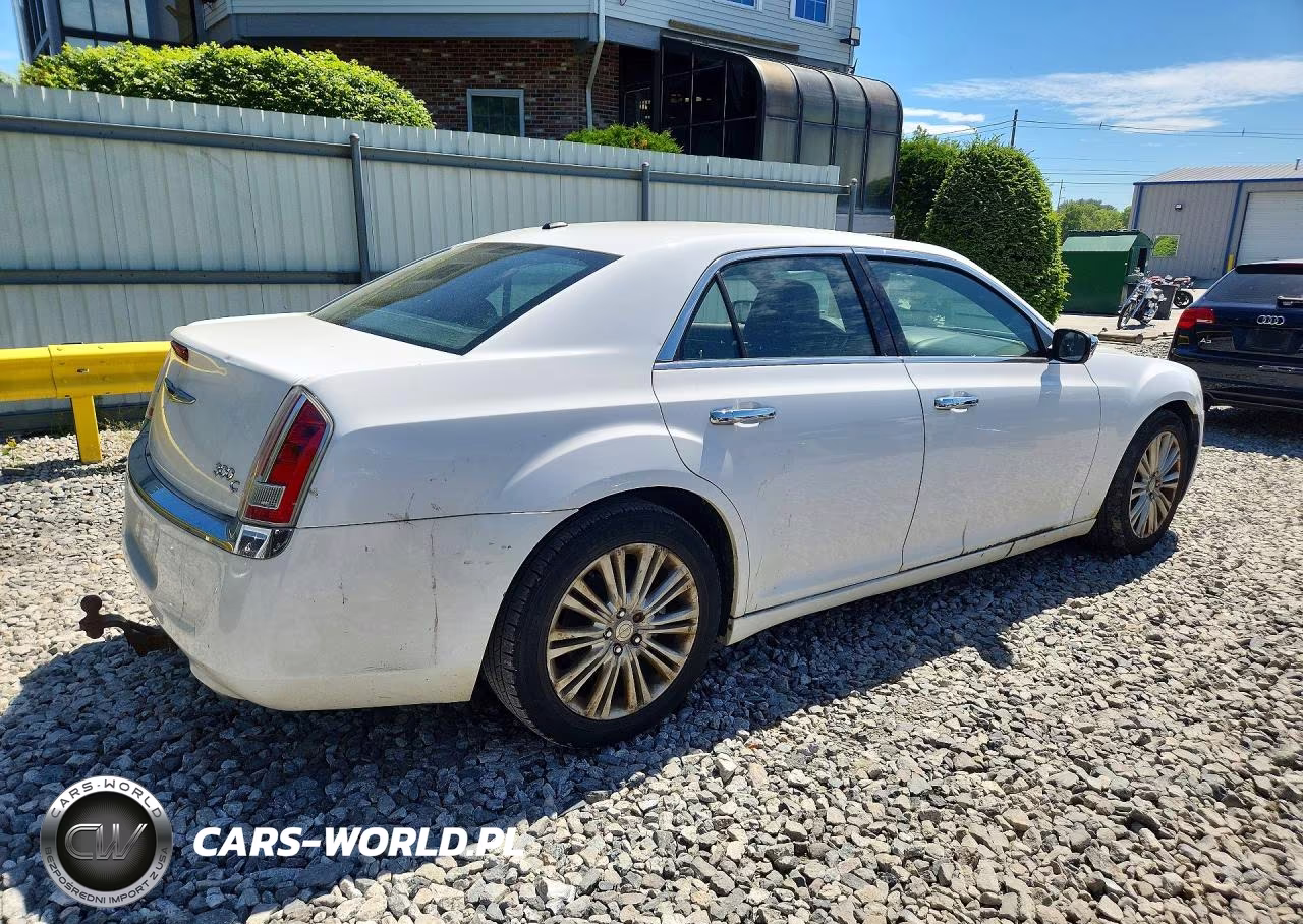 2013 Chrysler 300C VIN:2C3CCAKT7DH508795 - 3