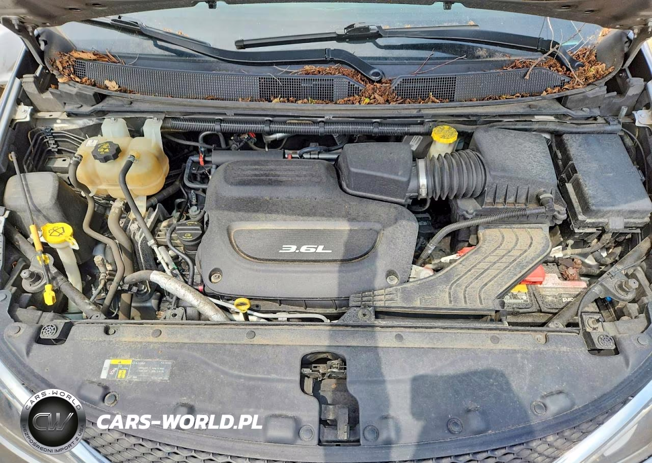 2018 Chrysler Pacifica Touring Plus VIN:2C4RC1FG5JR277677 - 12