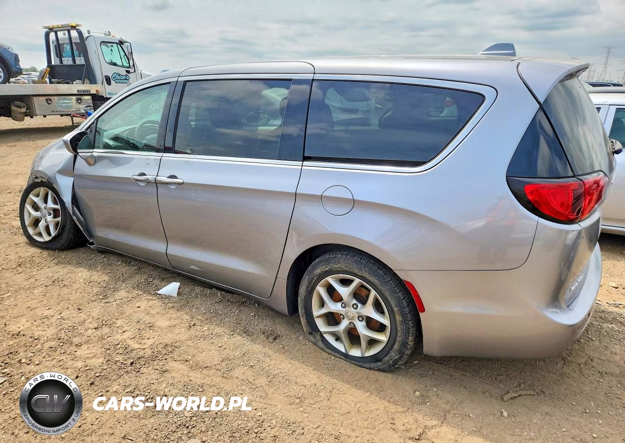 2018 Chrysler Pacifica Touring Plus VIN:2C4RC1FG5JR277677 - 2