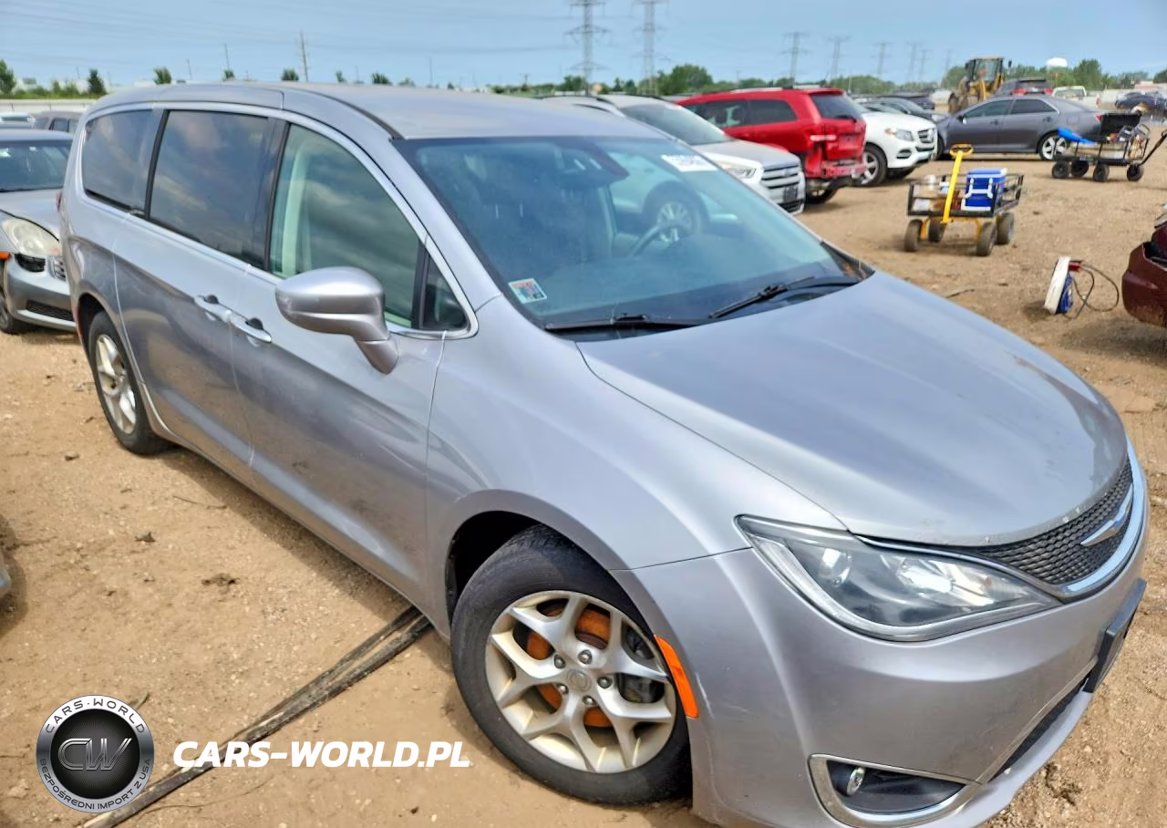 2018 Chrysler Pacifica Touring Plus VIN:2C4RC1FG5JR277677 - 4