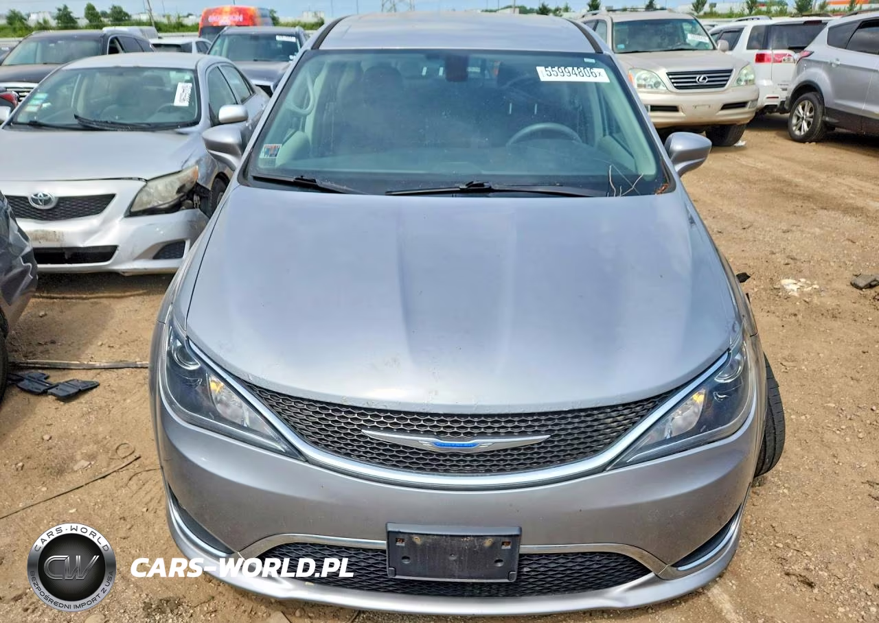 2018 Chrysler Pacifica Touring Plus VIN:2C4RC1FG5JR277677 - 5