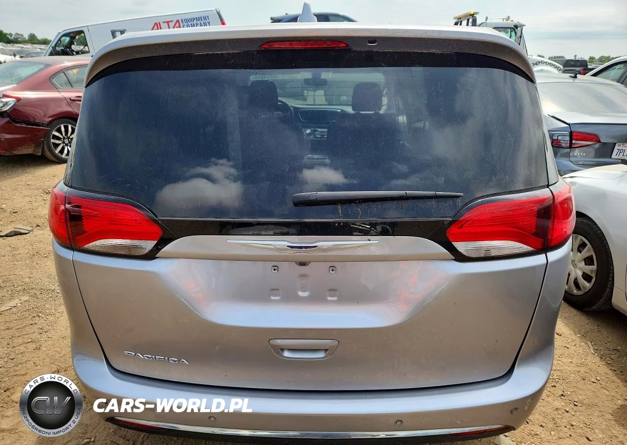 2018 Chrysler Pacifica Touring Plus VIN:2C4RC1FG5JR277677 - 6