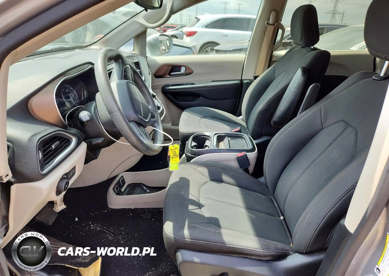 2018 Chrysler Pacifica Touring Plus VIN:2C4RC1FG5JR277677 - 7
