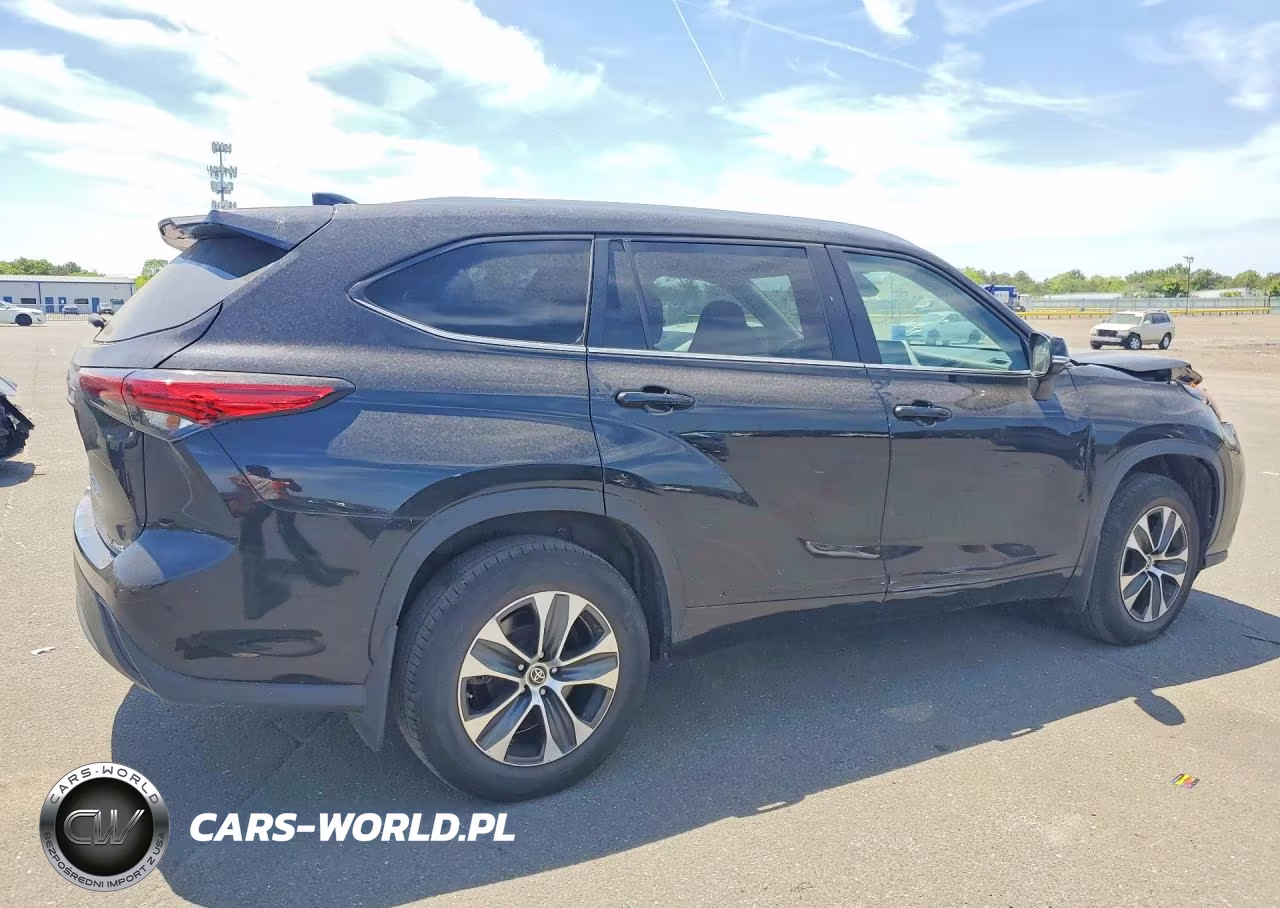2023 Toyota Highlander Xle VIN:5TDKDRBHXPS010370 - 3