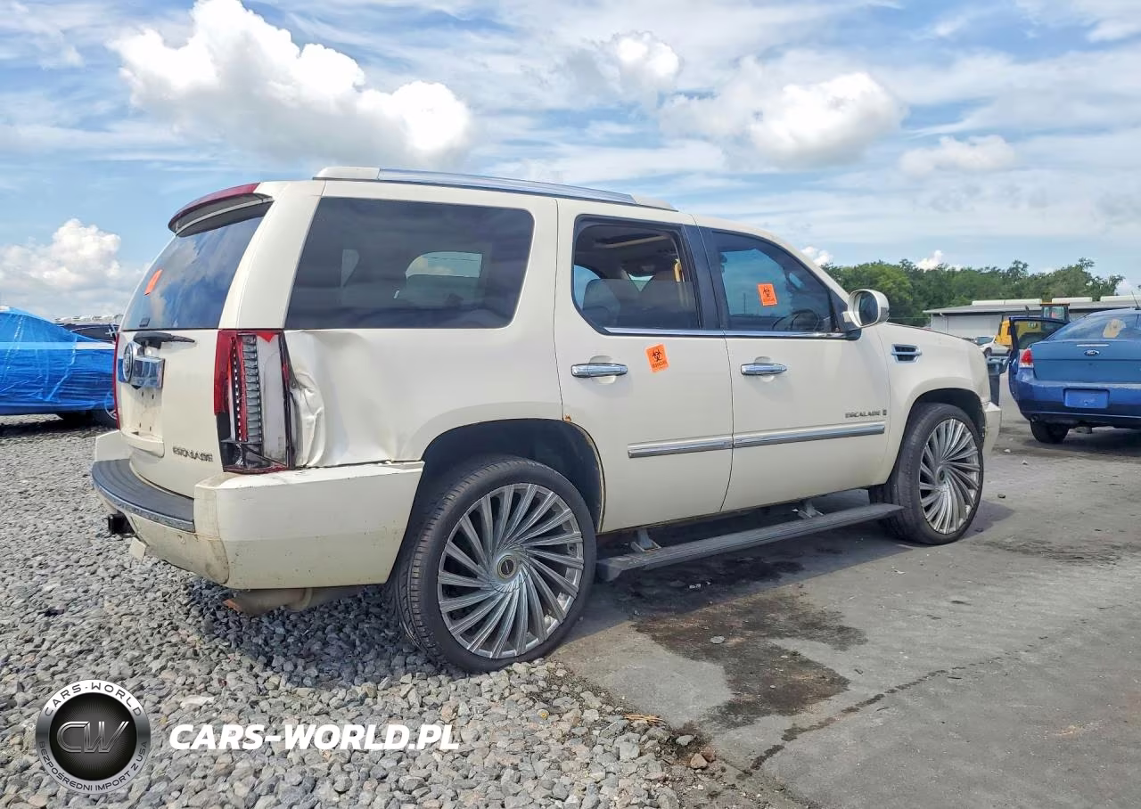 2008 Cadillac Escalade Luxury VIN:1GYFK63868R101411 - 3