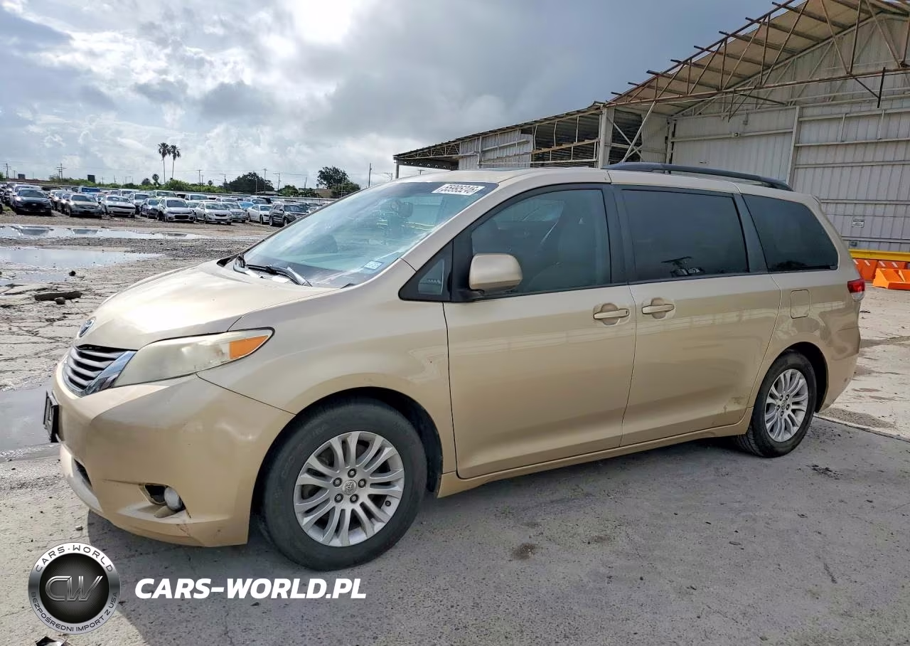 2013 Toyota Sienna Xle 8-Passenger