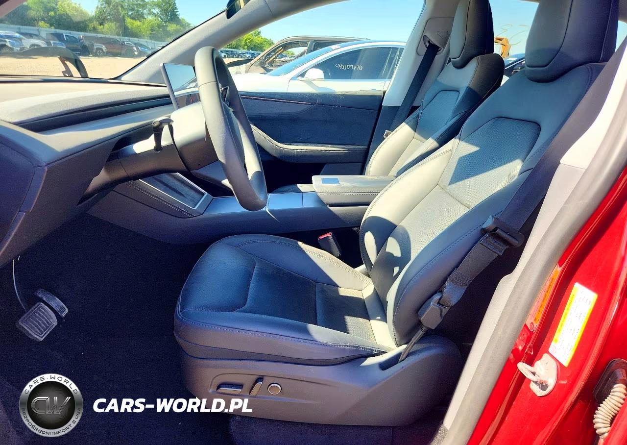 2026 Tesla Model Y VIN:7SAYGDEE5TF397692 - 7