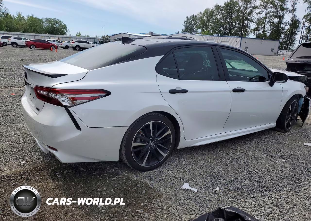 2018 Toyota Camry Xse VIN:4T1B61HK0JU073183 - 3