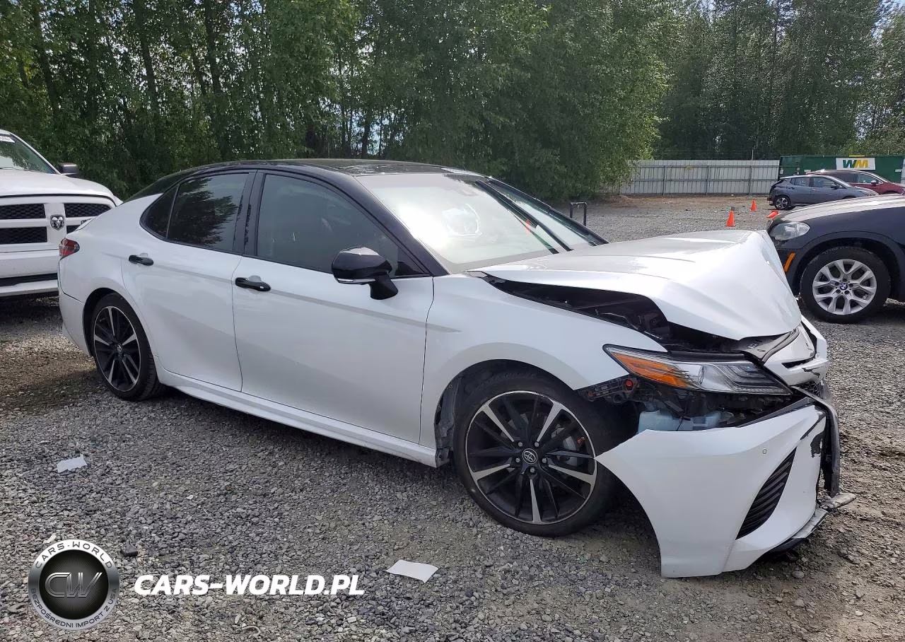 2018 Toyota Camry Xse VIN:4T1B61HK0JU073183 - 4