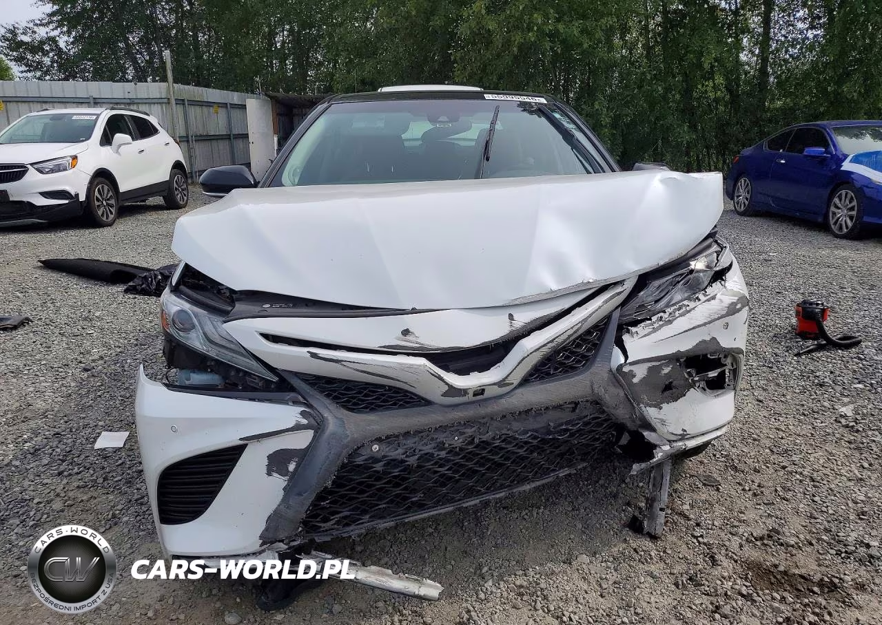 2018 Toyota Camry Xse VIN:4T1B61HK0JU073183 - 5