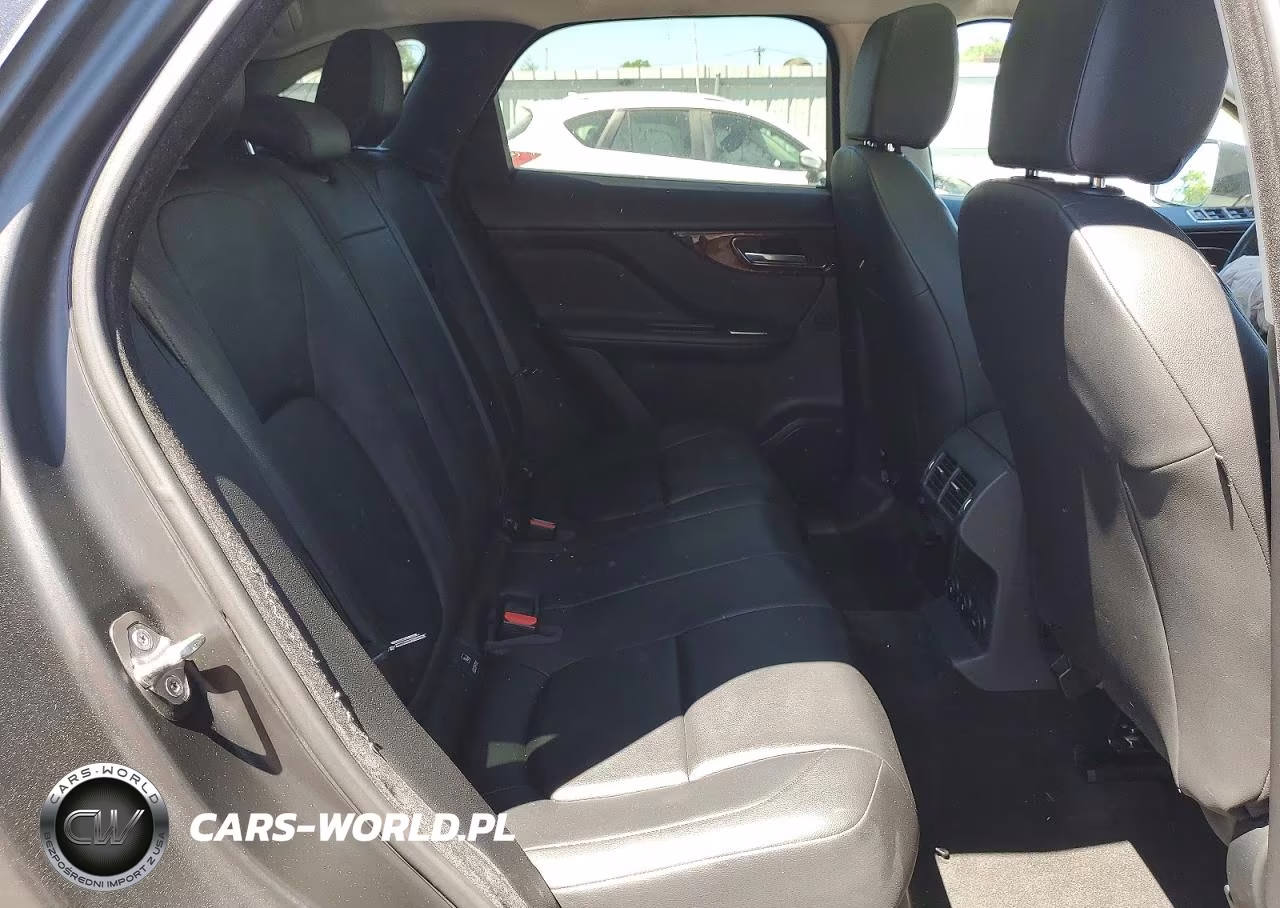 2017 Jaguar F-Pace Premium VIN:SADCJ2BV7HA496696 - 11
