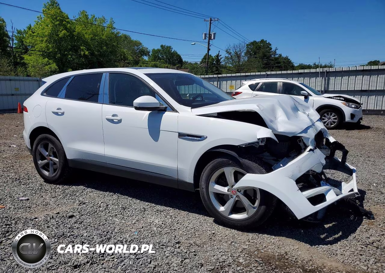 2017 Jaguar F-Pace Premium VIN:SADCJ2BV7HA496696 - 4