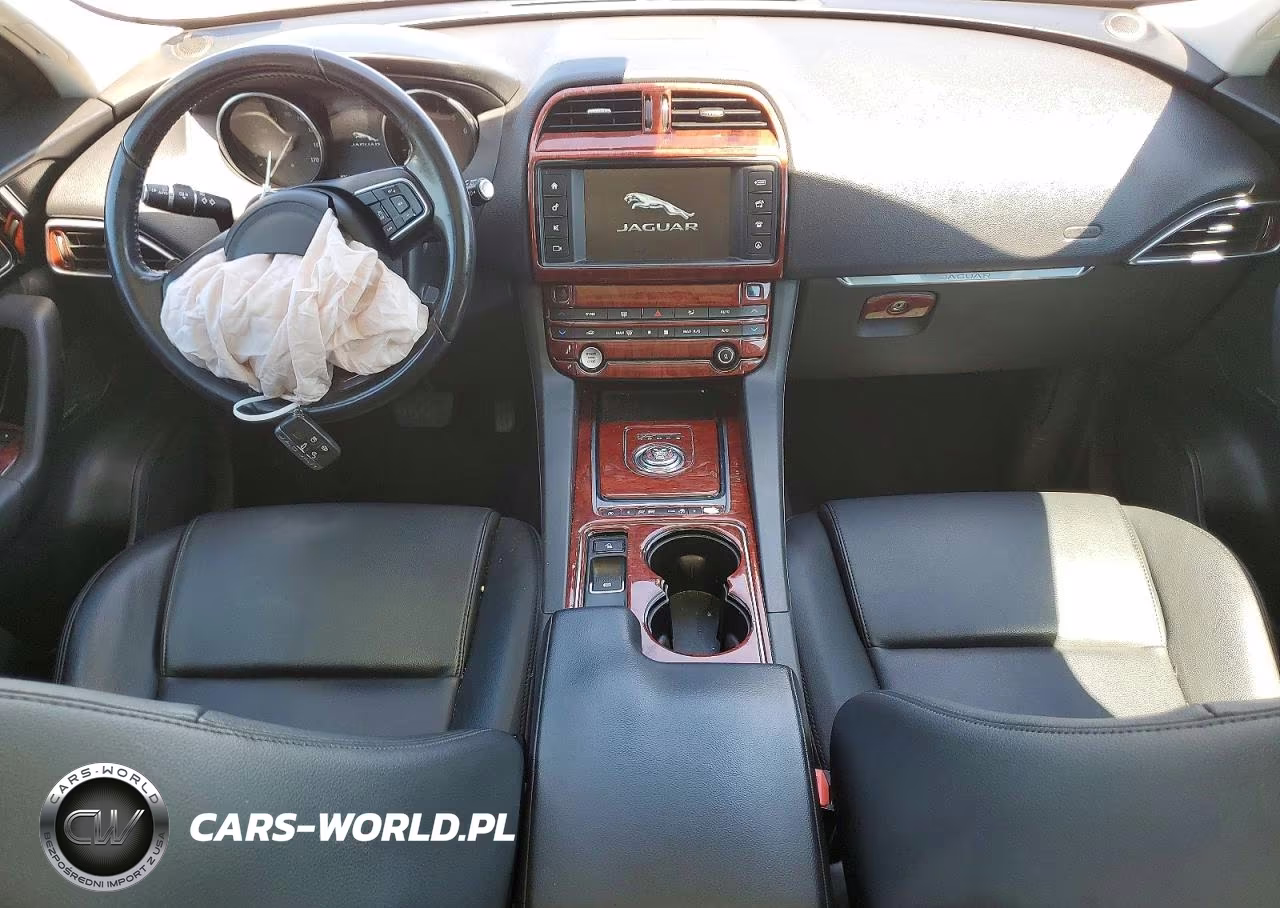2017 Jaguar F-Pace Premium VIN:SADCJ2BV7HA496696 - 8