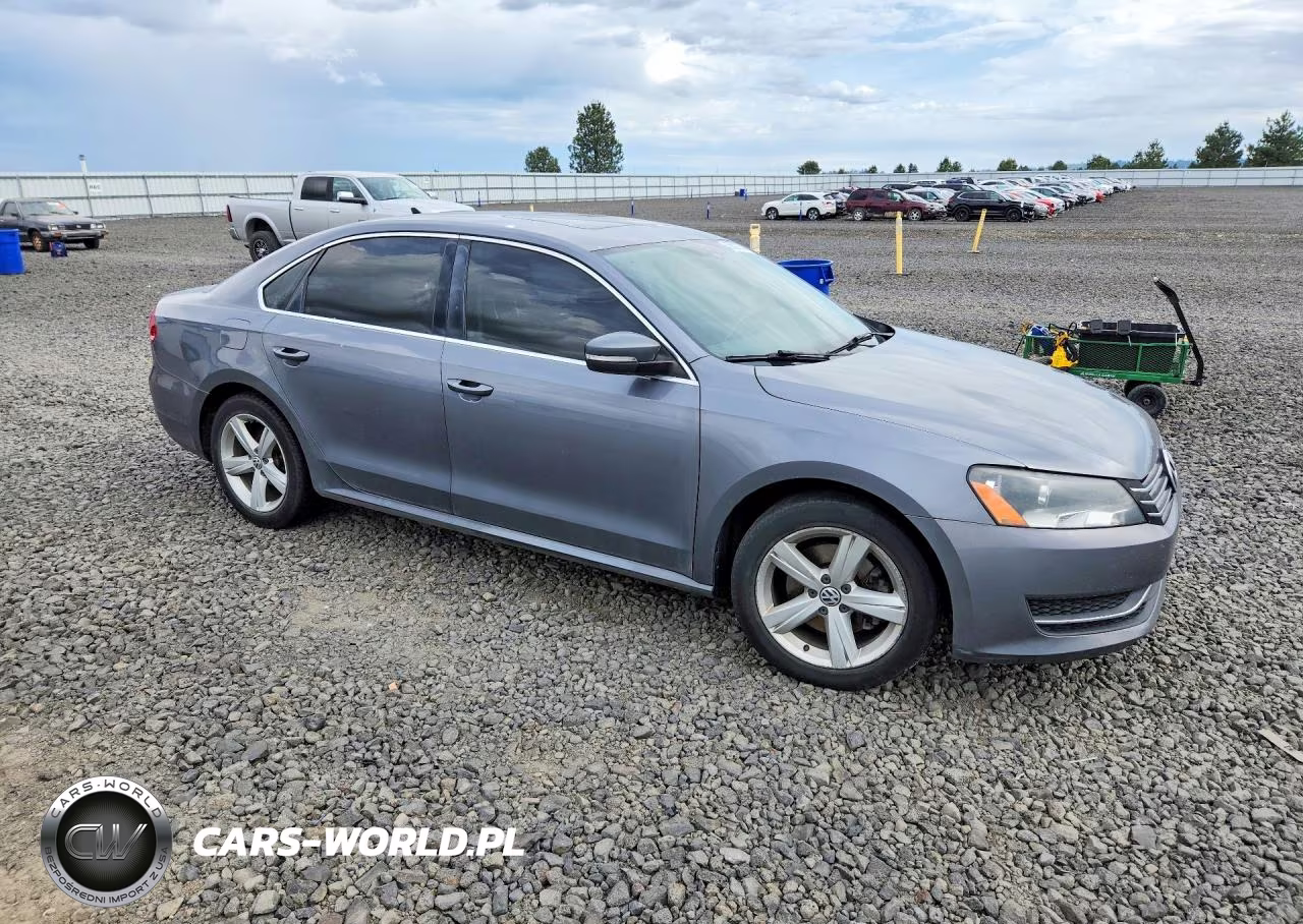 2013 Volkswagen Passat Se VIN:1VWBP7A37DC093686 - 4