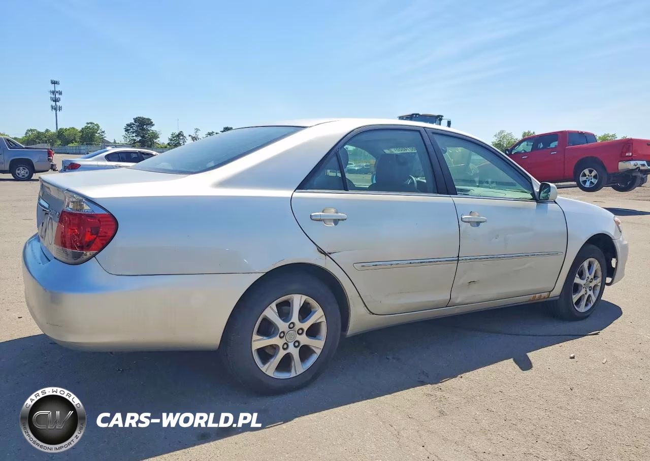 2005 Toyota Camry Xle VIN:4T1BE30K75U616383 - 3