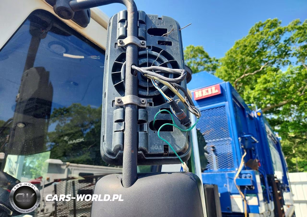 2018 Mack Lr600 Refuse Truck VIN:1M2LR04C7JM001515 - 9