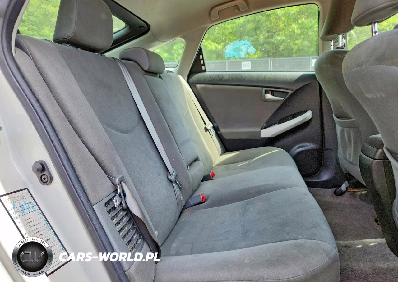 2013 Toyota Prius Two VIN:JTDKN3DU5D5562445 - 10