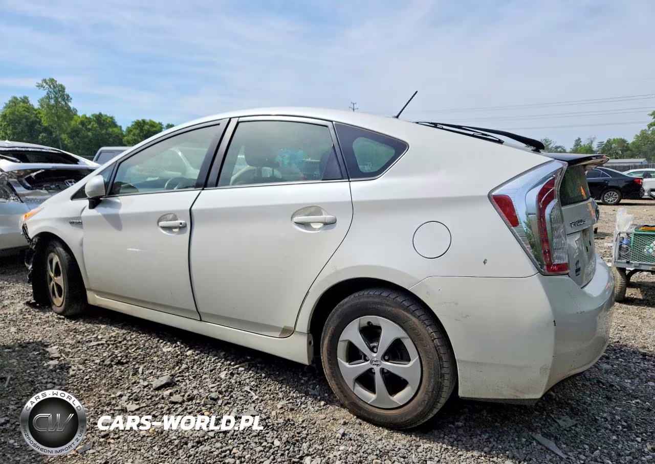 2013 Toyota Prius Two VIN:JTDKN3DU5D5562445 - 2