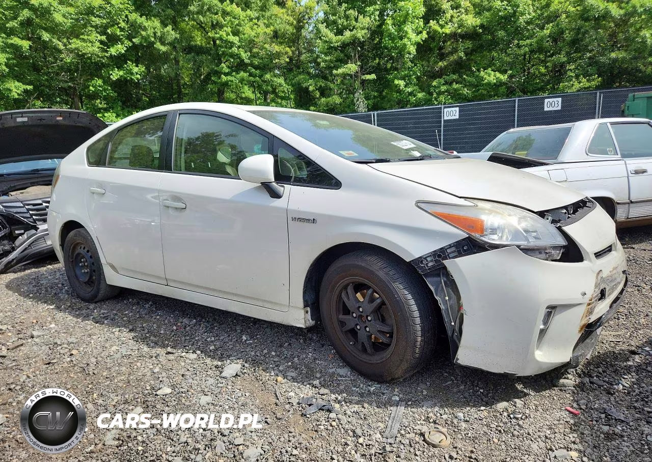 2013 Toyota Prius Two VIN:JTDKN3DU5D5562445 - 4