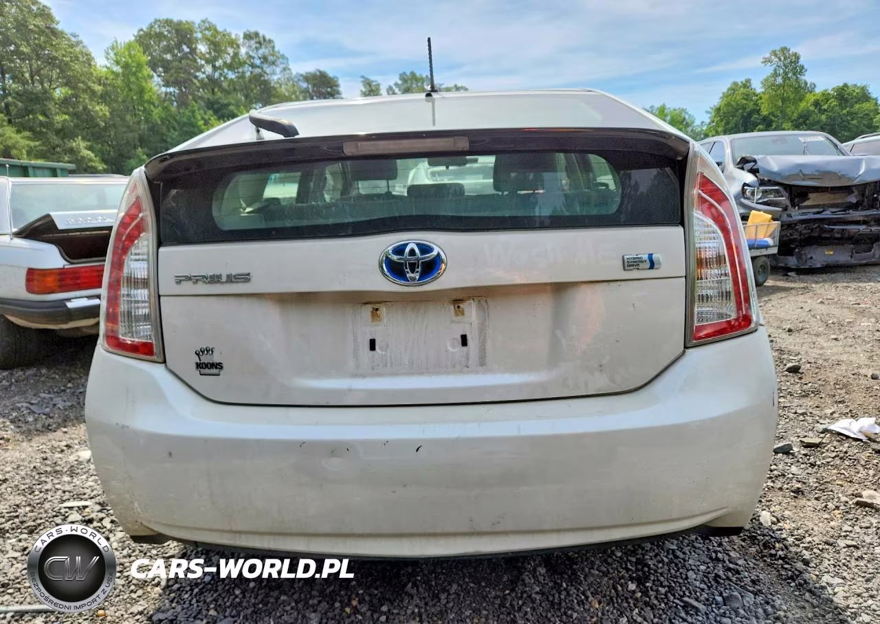 2013 Toyota Prius Two VIN:JTDKN3DU5D5562445 - 6