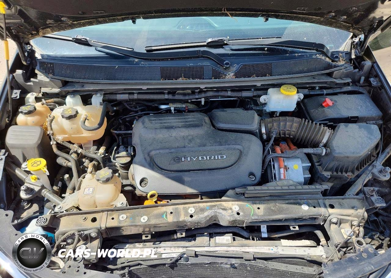 2018 Chrysler Pacifica Hybrid Limited VIN:2C4RC1N70JR144830 - 12