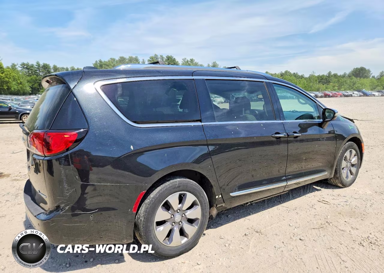 2018 Chrysler Pacifica Hybrid Limited VIN:2C4RC1N70JR144830 - 3