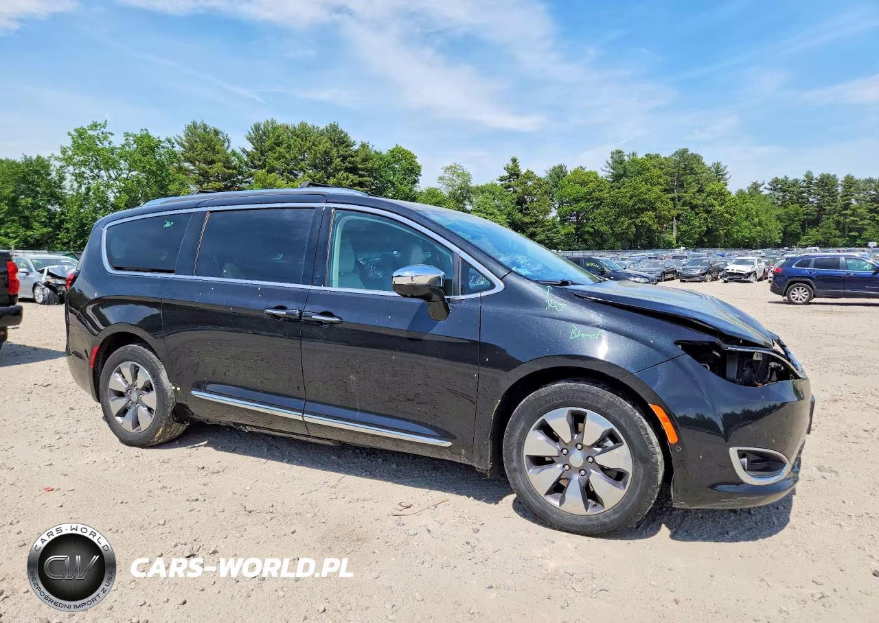 2018 Chrysler Pacifica Hybrid Limited VIN:2C4RC1N70JR144830 - 4