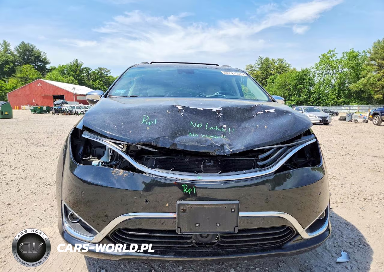 2018 Chrysler Pacifica Hybrid Limited VIN:2C4RC1N70JR144830 - 5