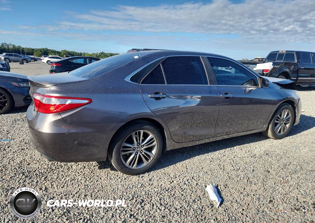 2015 Toyota Camry Se VIN:4T1BF1FK1FU084302 - 3