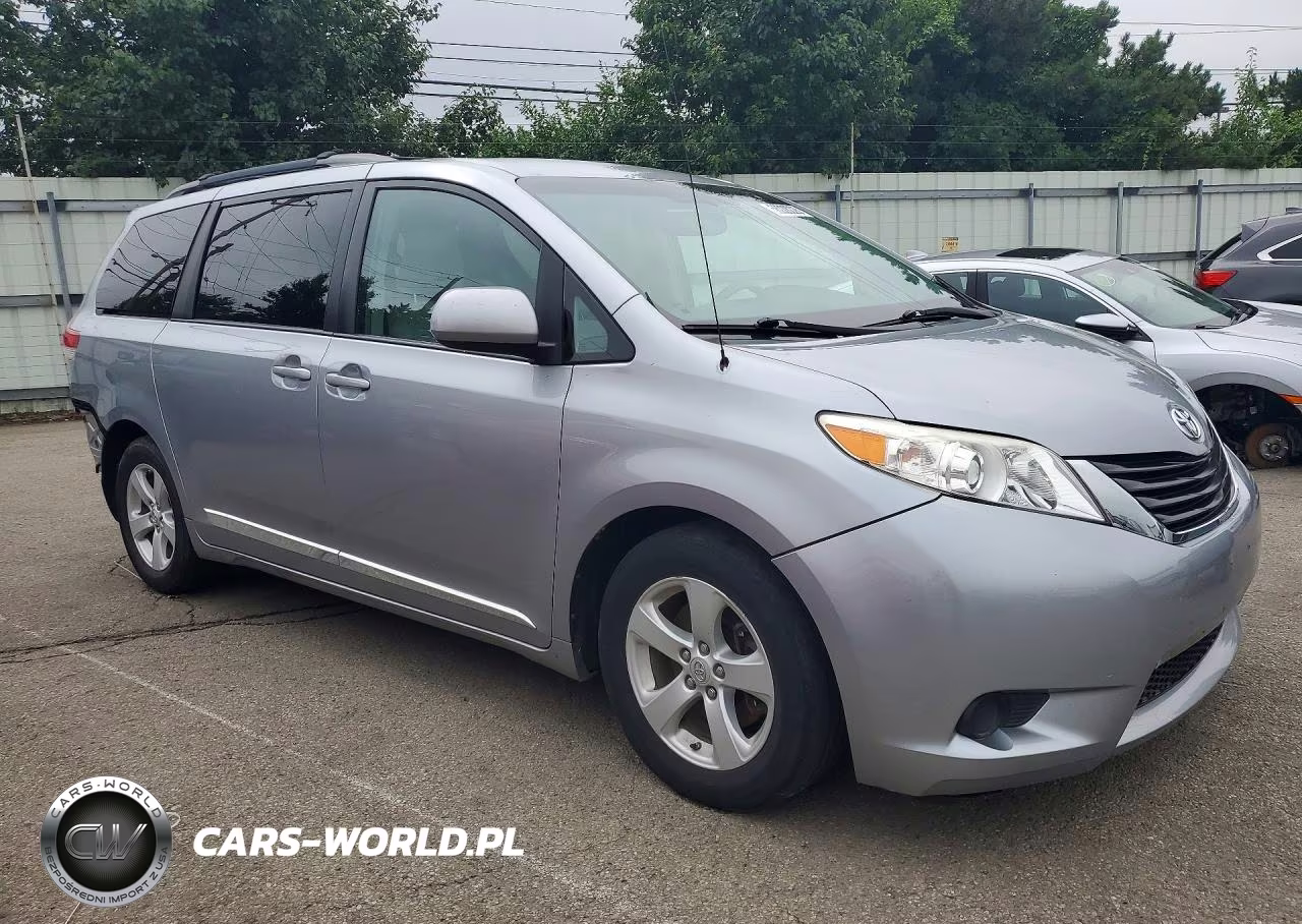 2011 Toyota Sienna Le VIN:5TDKK3DC5BS163915 - 4