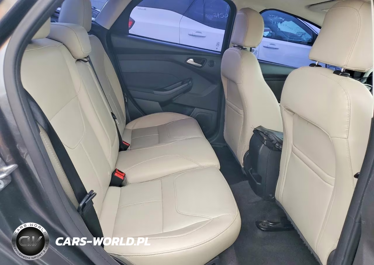 2018 Ford Focus Titanium VIN:1FADP3J2XJL294124 - 10