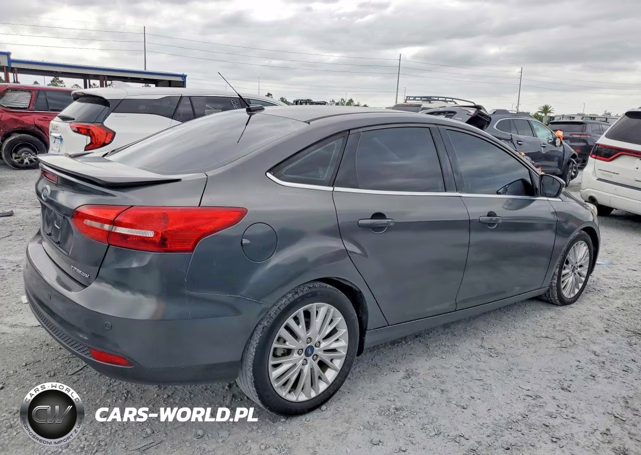 2018 Ford Focus Titanium VIN:1FADP3J2XJL294124 - 3