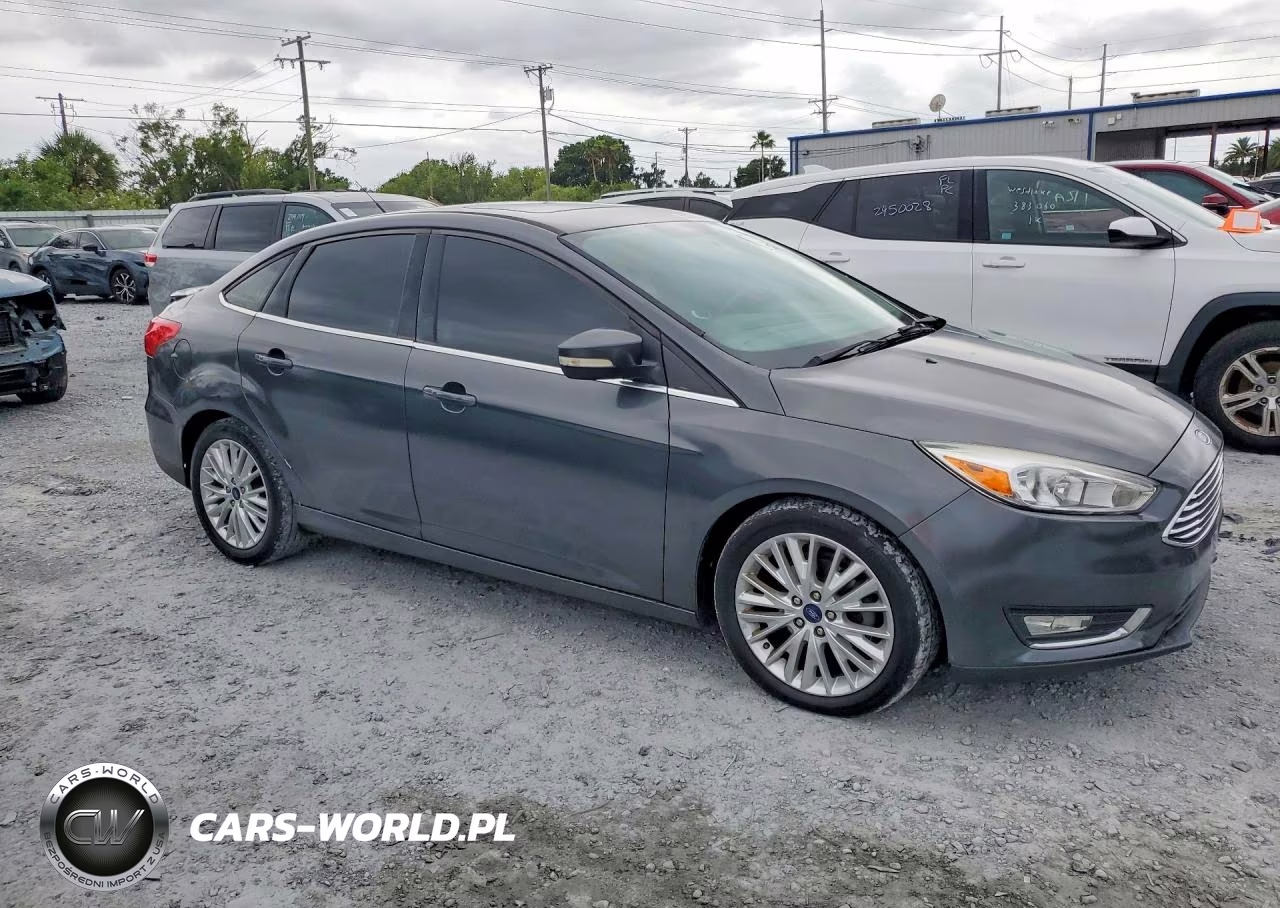 2018 Ford Focus Titanium VIN:1FADP3J2XJL294124 - 4