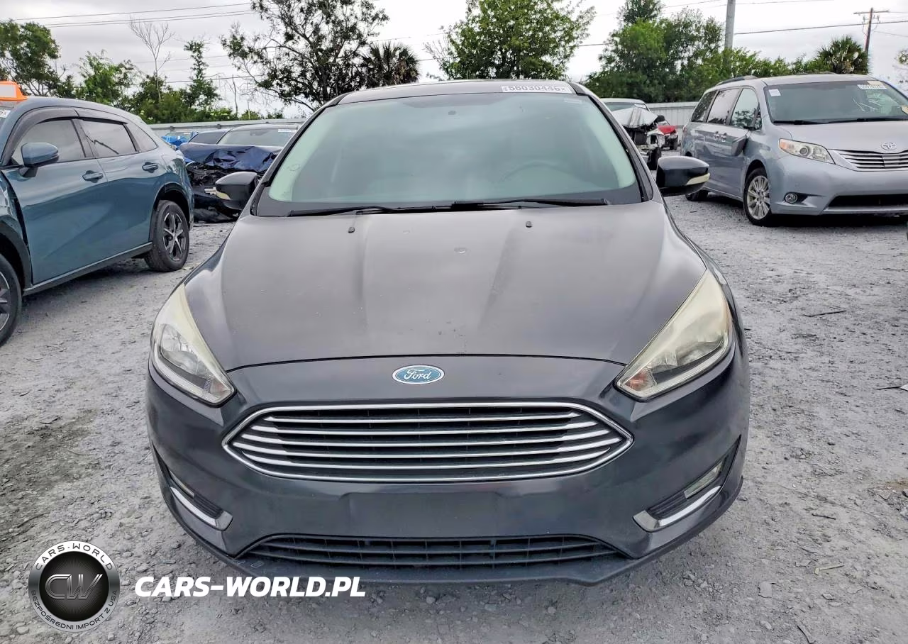 2018 Ford Focus Titanium VIN:1FADP3J2XJL294124 - 5