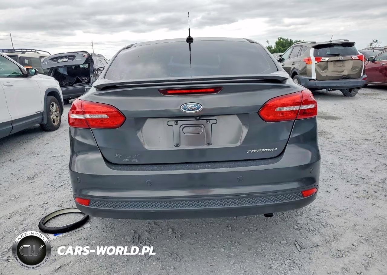 2018 Ford Focus Titanium VIN:1FADP3J2XJL294124 - 6