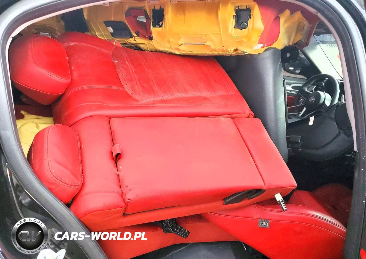 2019 Alfa Romeo Giulia Ti VIN:ZARFANBN4K7608200 - 10