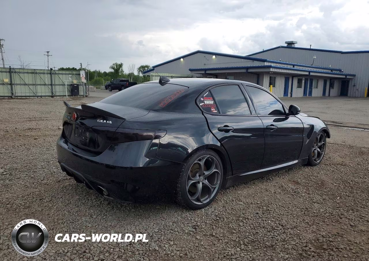 2019 Alfa Romeo Giulia Ti VIN:ZARFANBN4K7608200 - 3