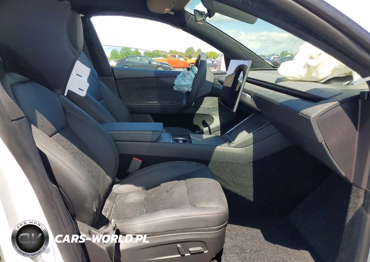 2026 Tesla Model Y VIN:7SAYGDEE5TA635022 - 7