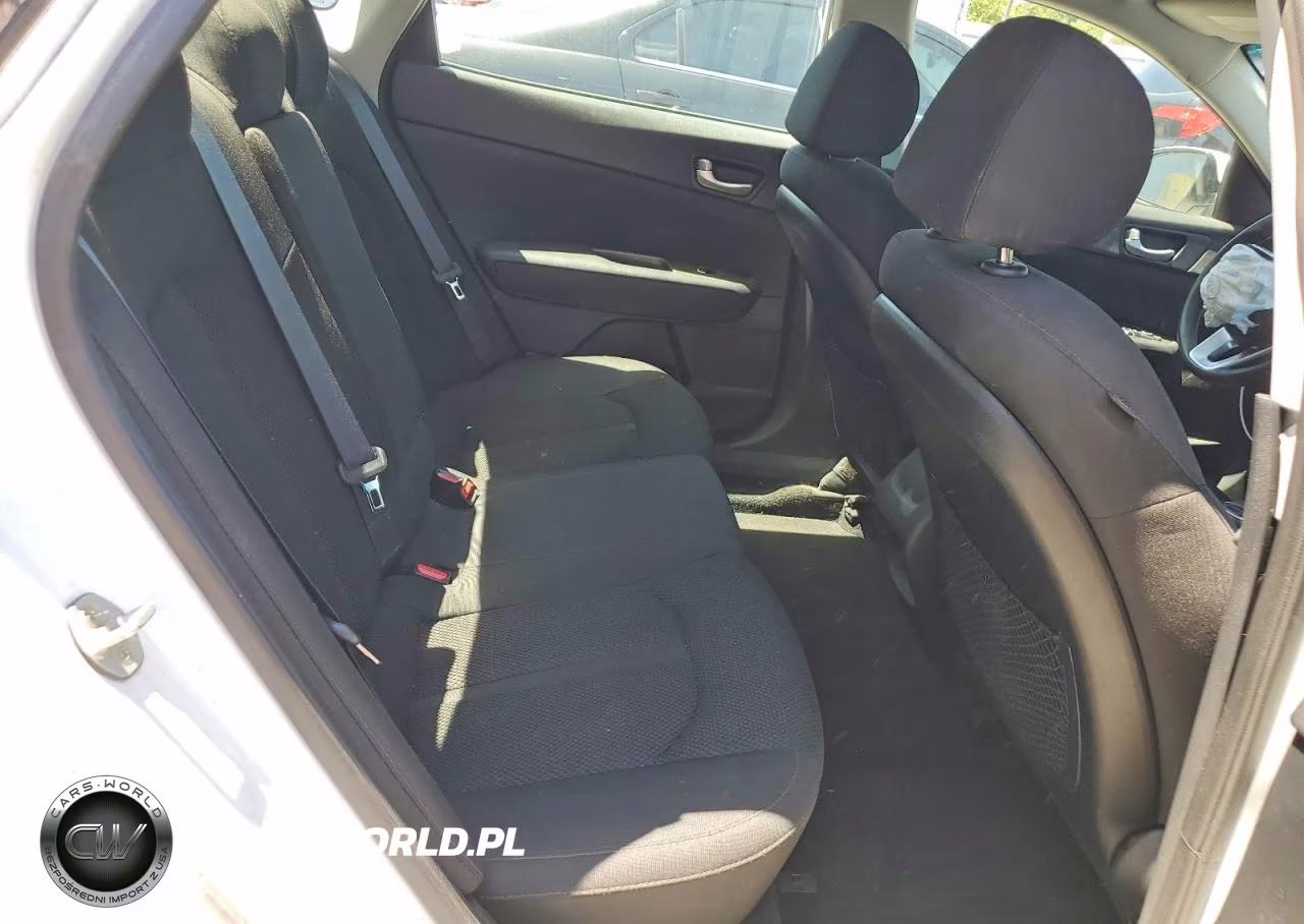 2019 Kia Optima Lx VIN:5XXGT4L30KG318110 - 10